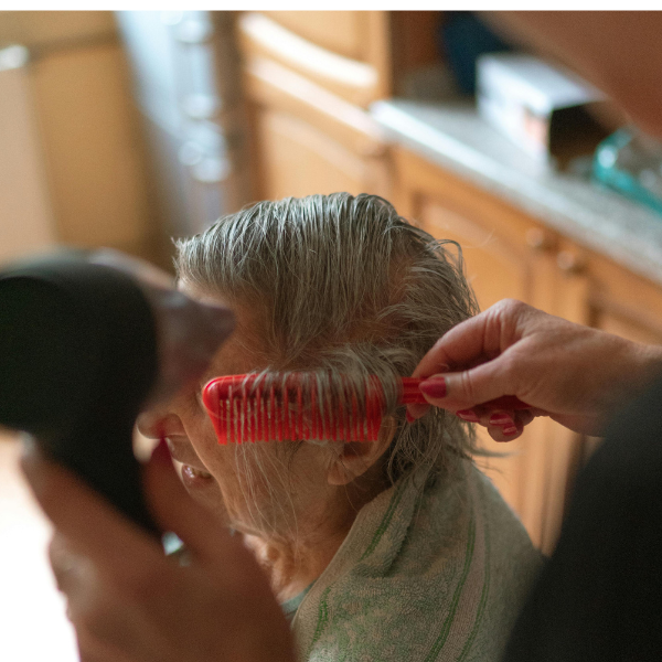 Körperpflege-Pflege und Betreuung in Berlin - CuraVital - Pflegedienst und Betreuung in Ihrer Nähe curavital-pflegedienst-pflegehilfe-und-betreuung-seniorenbetreuung_koerperpflege